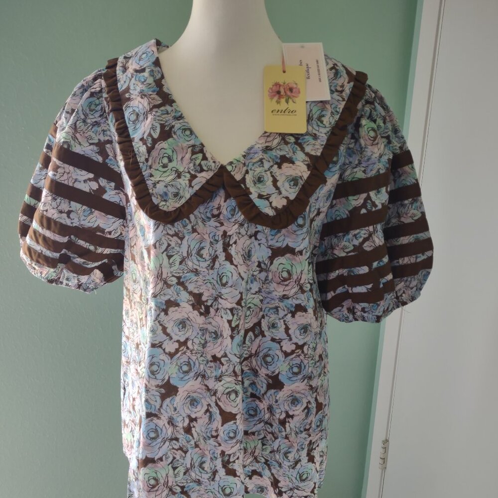 NWT Entro V-Neck Floral Blouse. Size L.
